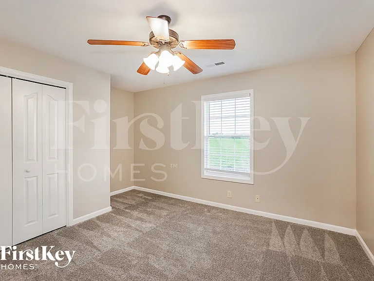 850 Samantha Ln — Photo 15