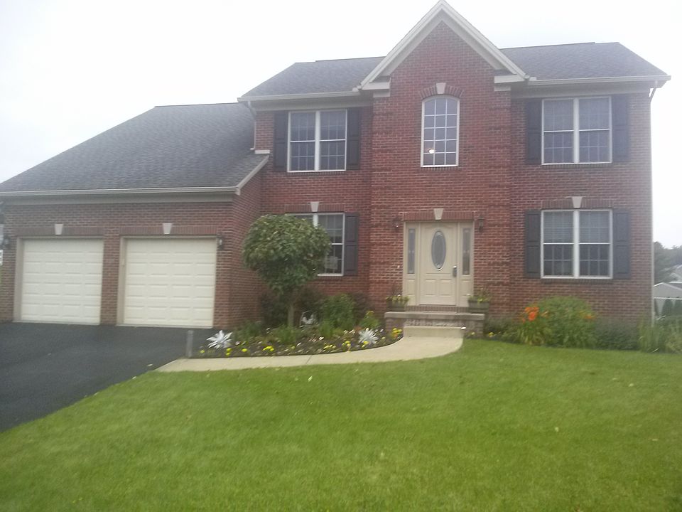 1st image of 105 Willow Ct