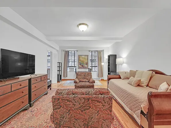 333 W 56th St APT 4H, New York, NY 10019