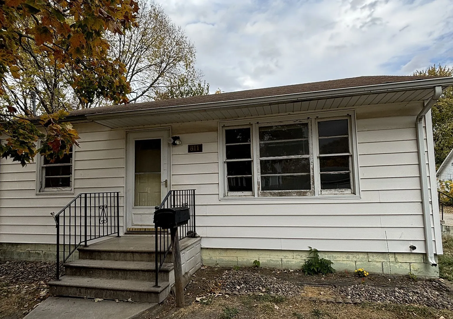 2 Bedroom, 1 bathroom home in Waterloo — Photo 1