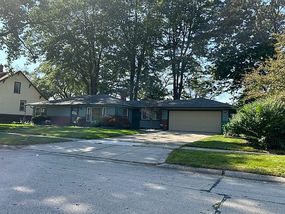 2nd image of 22811 Beechwood Ave