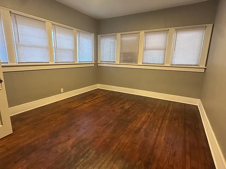1619 W Iowa Ave — Photo 2