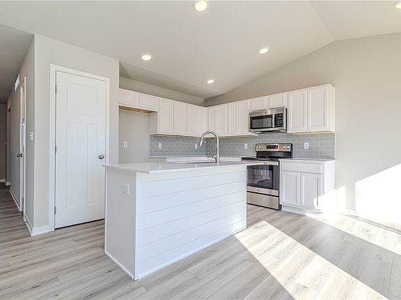 3rd image of 703 NE Meadow Landing Dr