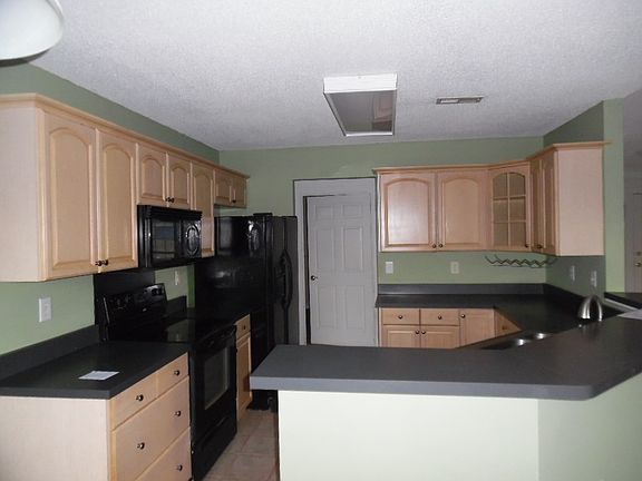 3rd image of 210 Amy St