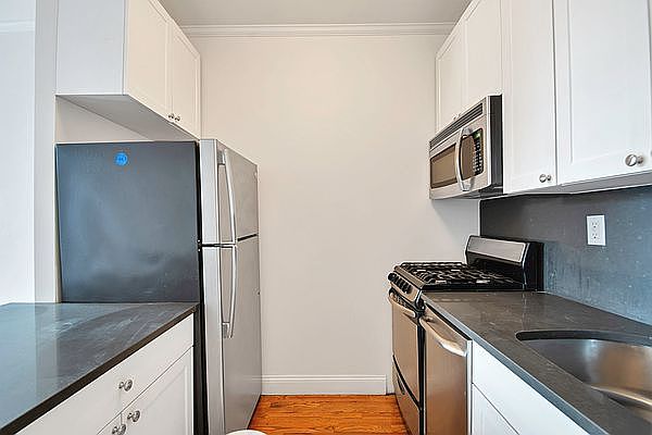 1st image of 426 W 49th St APT 1C