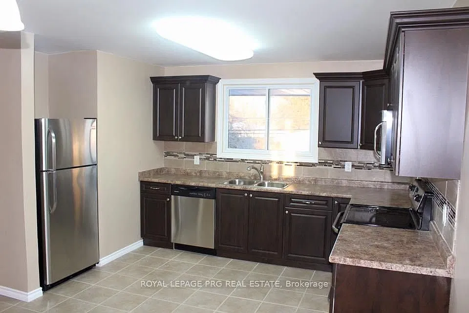 3 bed, $2,400 — Photo 3