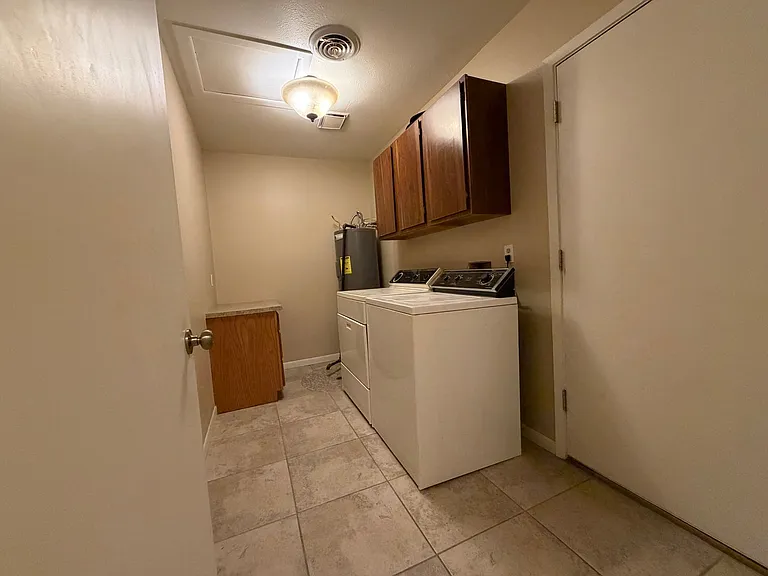 1014 Plaza Del Sol — Photo 2