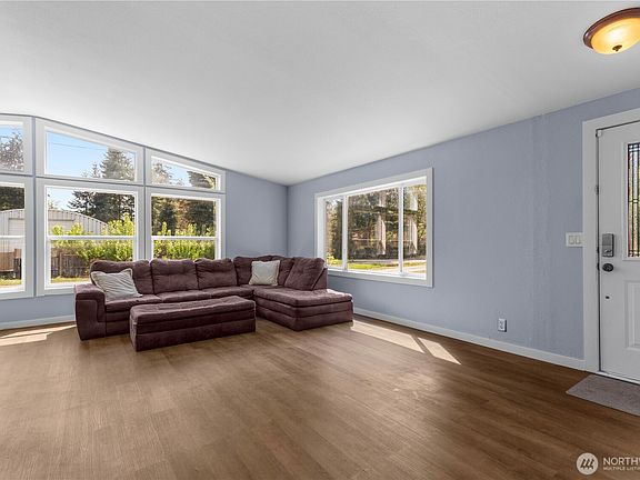 4th image of 7337 Bellingham Ave SE