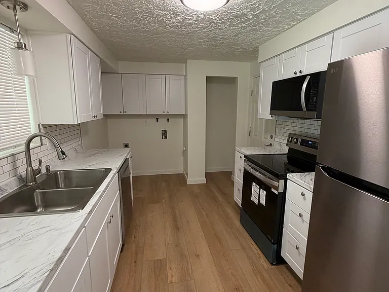340 Studebaker Rd #2 — Photo 5