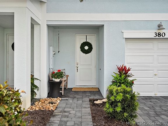 4th image of 380 SE Sea Hunt Way