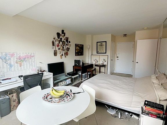 4th image of 1121 Arlington Blvd APT 802