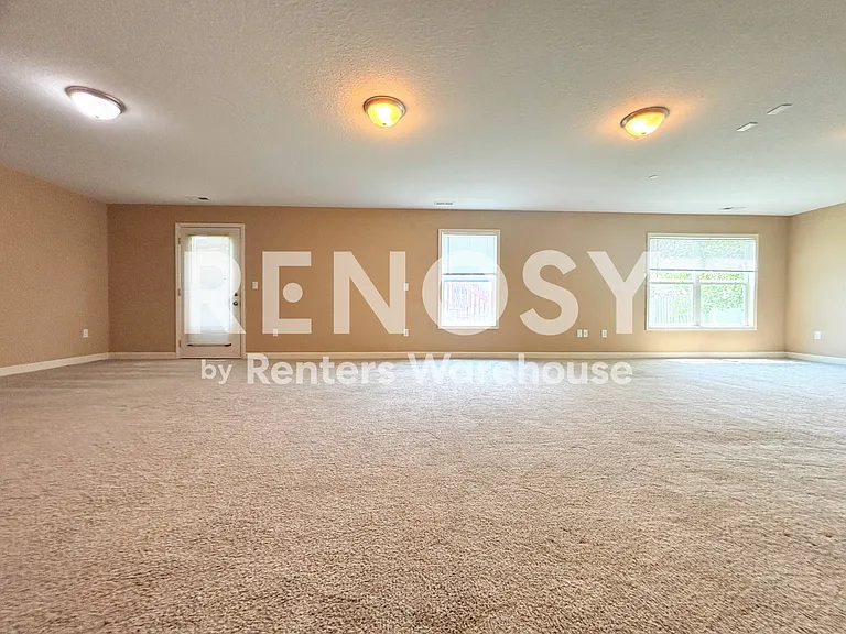 8228 Dakota Dr — Photo 13