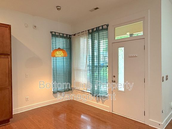 3rd image of 904 Warren Burgess Ln