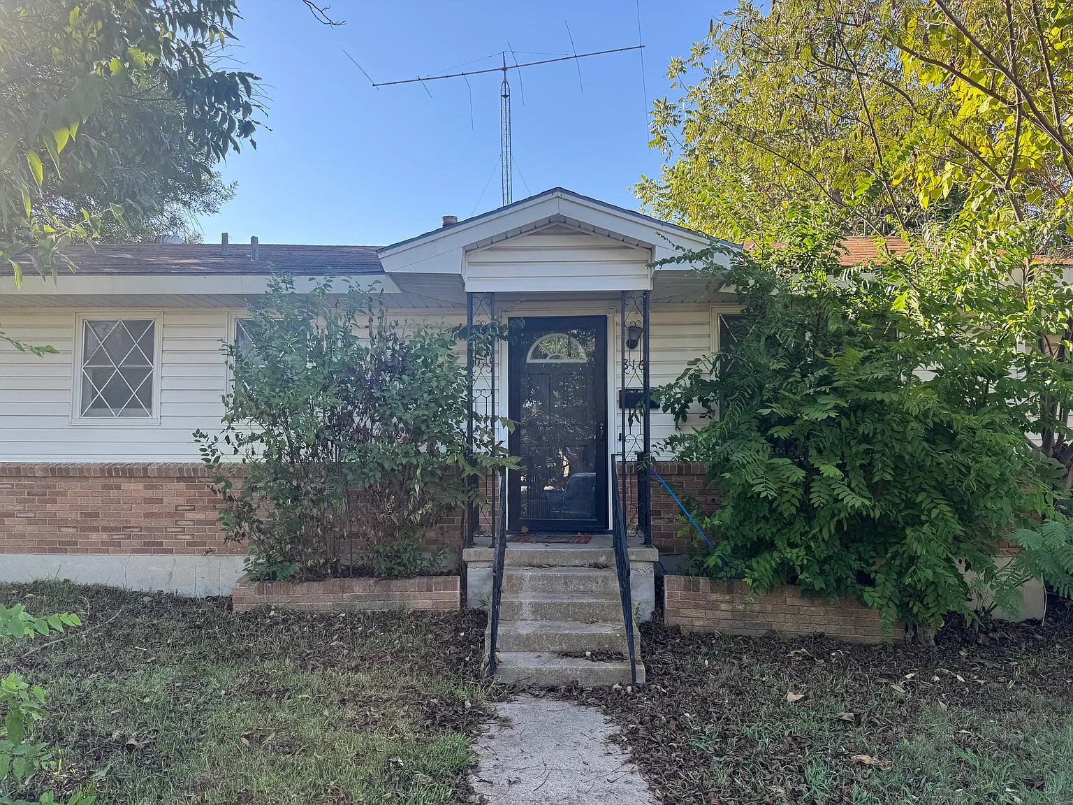 3 bed, 1480 sqft, $1,100 — Photo 1
