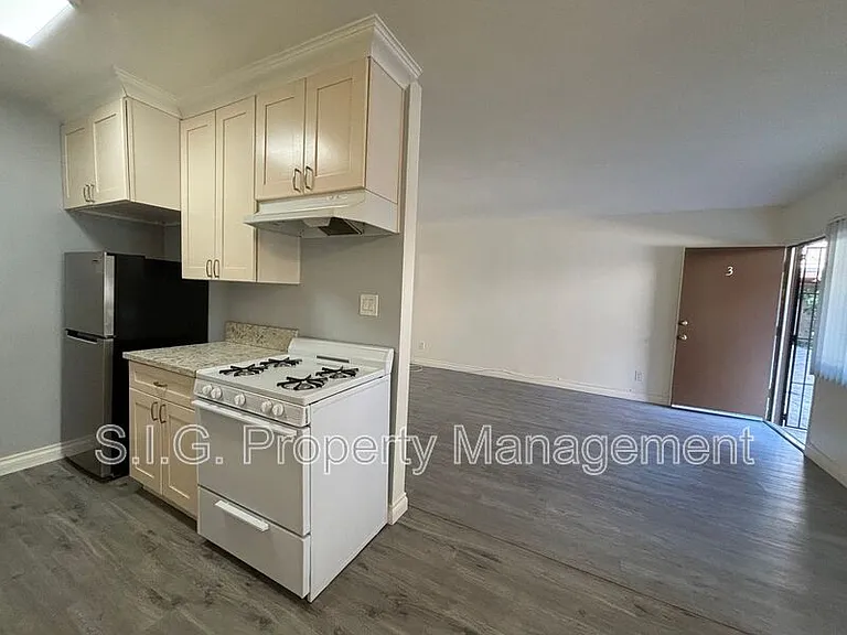 526 E Windsor Rd #3 — Photo 8