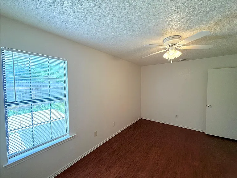 1215 Ridgemont St — Photo 13