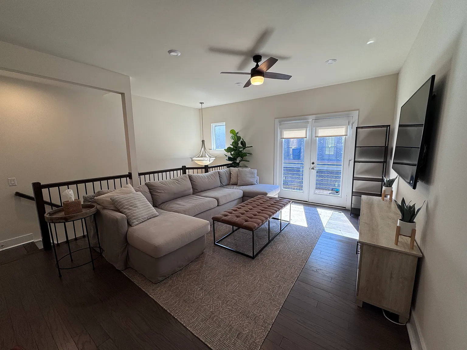 3 bed, 3.5 bath, 1813 sqft, $3,495 — Photo 4