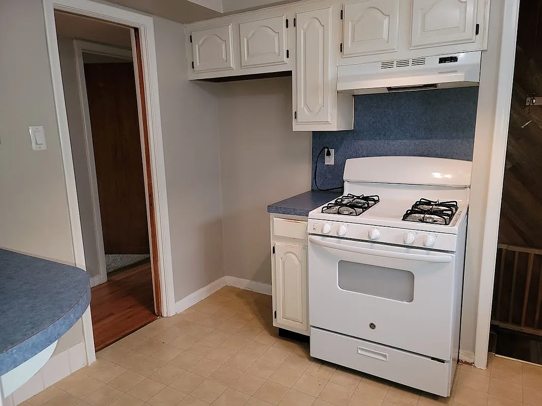 3 bed, 2.0 bath, 999 sqft, $1,625 — Photo 2