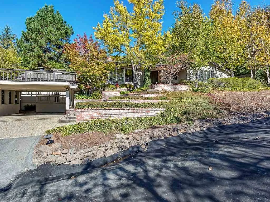 15 Parkway Ct photo 1