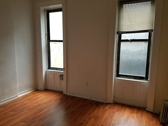 3rd image of 19 E 128th St APT 5