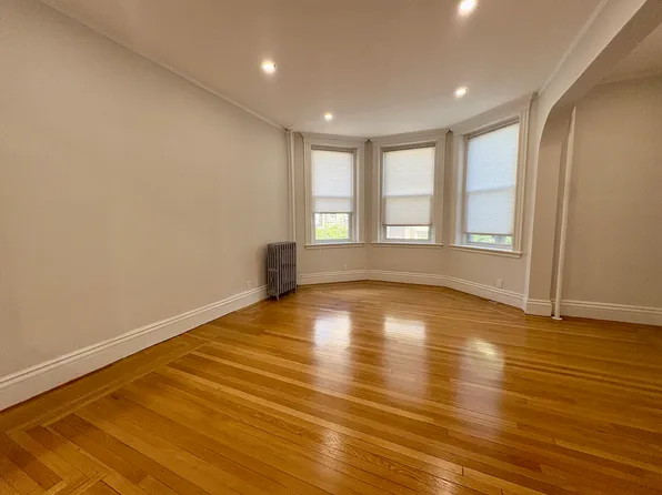 90 Fuller St APT 1, Brookline, MA 02446