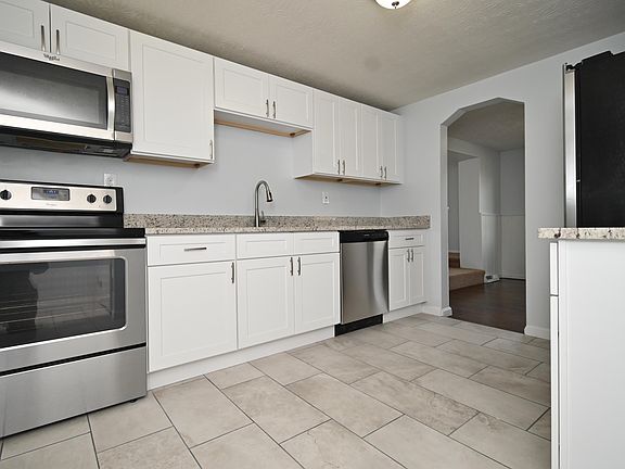 2nd image of 17 Orchard Dr