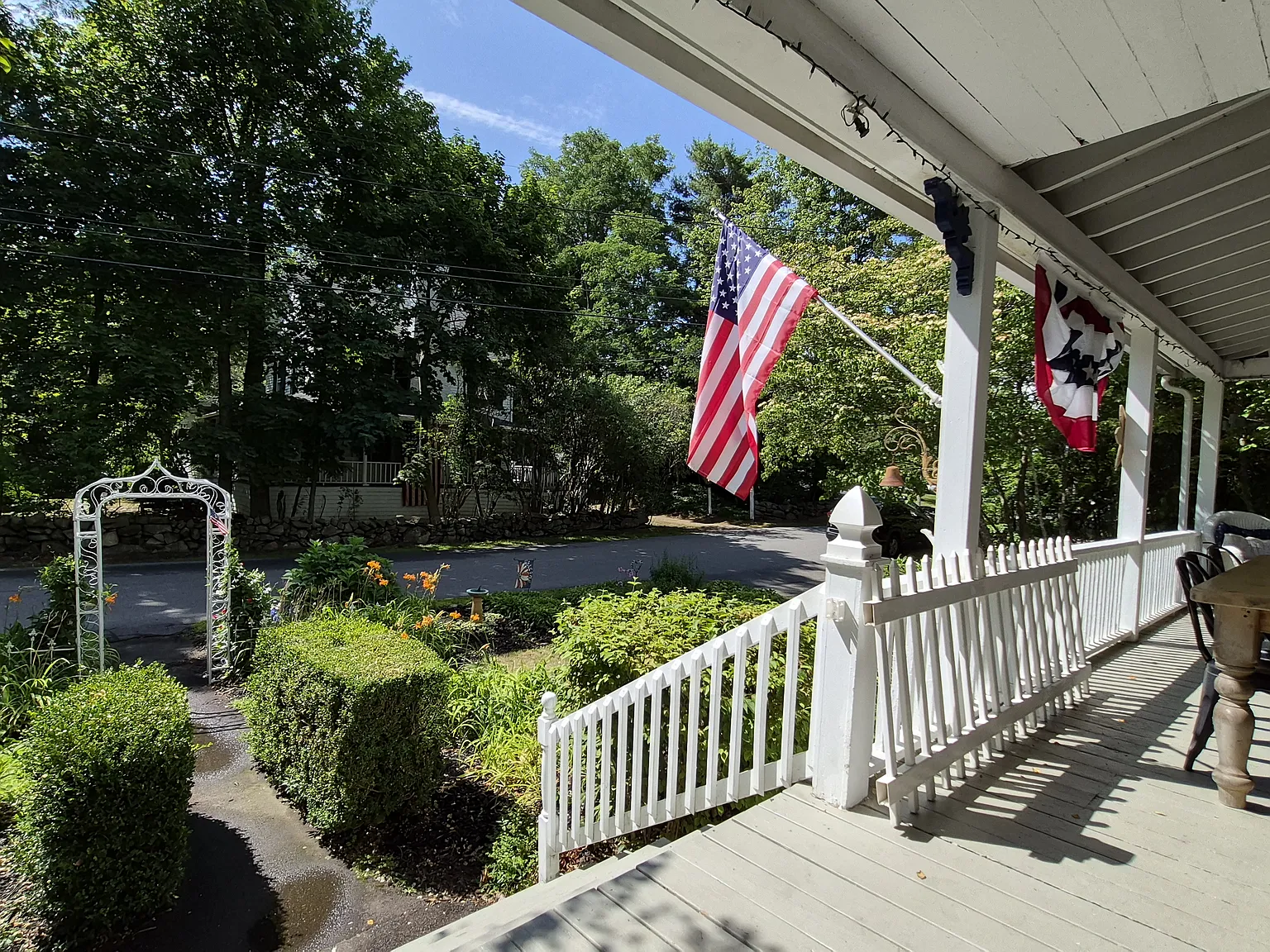 5 bed, 3.5 bath, 2559 sqft, $2,900 — Photo 2