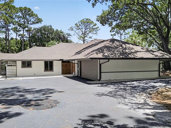 2nd image of 1975 SW Saint Andrews Drive