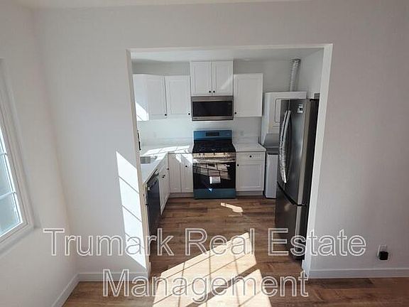 3rd image of 938 W Glenoaks Blvd APT 5