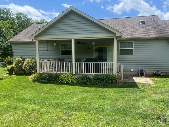 22 Forge Shadow Dr