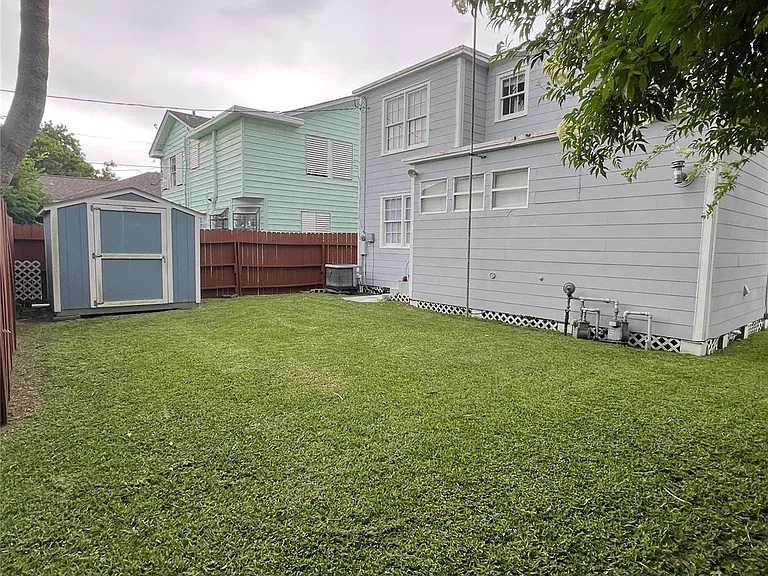 4711 Avenue R 1/2 — Photo 3