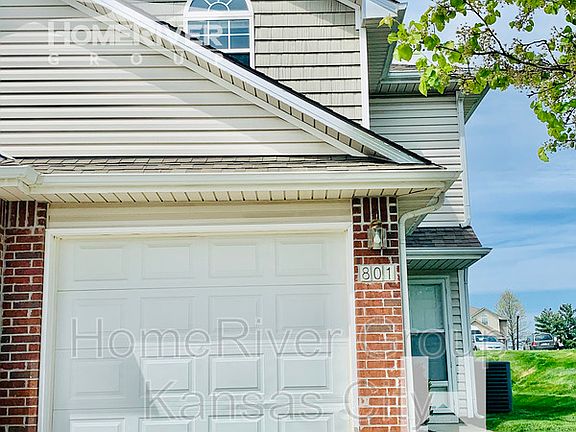2nd image of 801 SW Imperial Ln