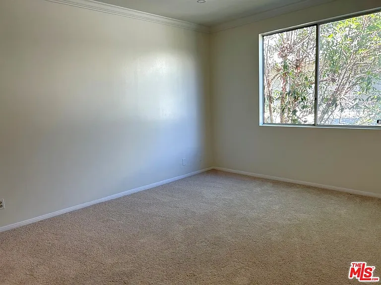 1375 Kelton Ave #404 — Photo 15