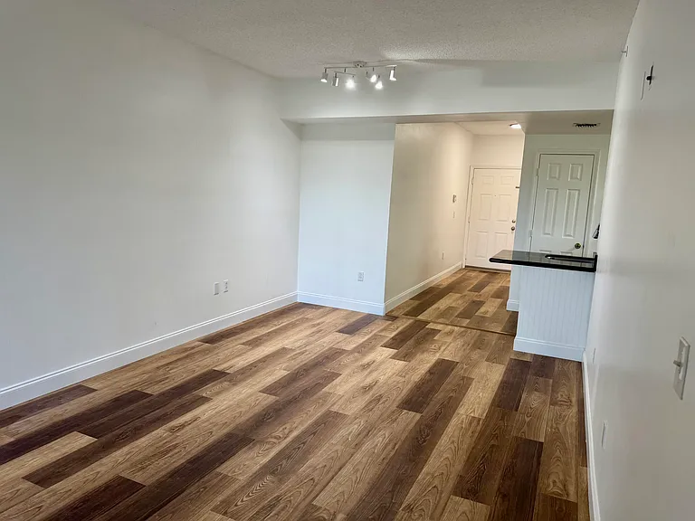 2080 Greenview Shores Blvd #421 — Photo 6
