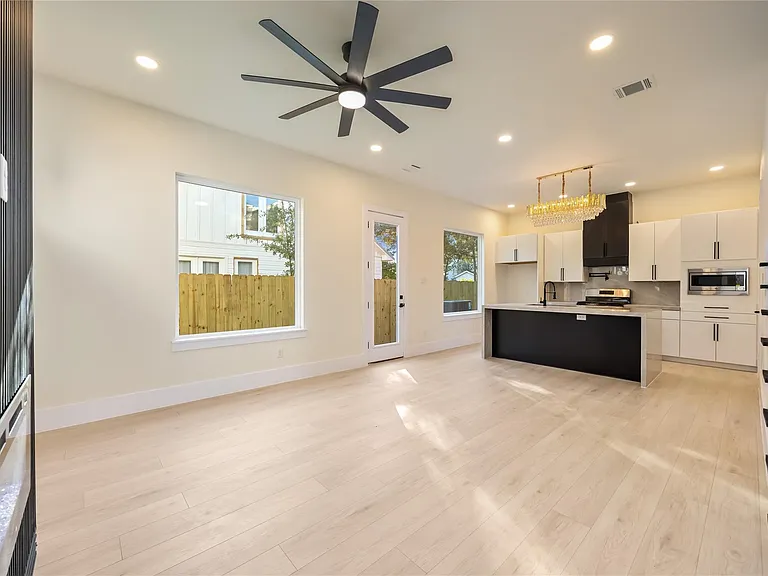 7125 England St — Photo 4