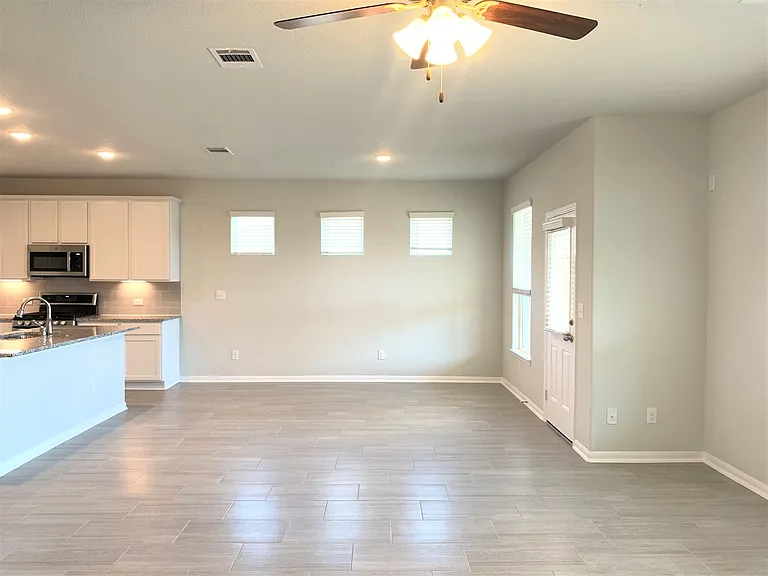 1104 Coulee Dr — Photo 12