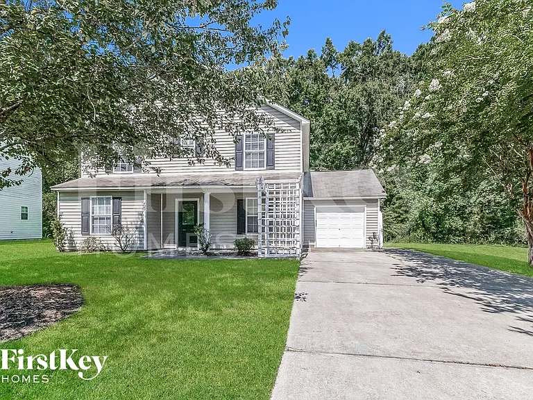 423 Aberdeen Cir — Photo 1