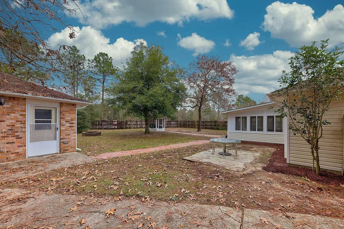 Building Photo - 1227 Jefferyscot Dr