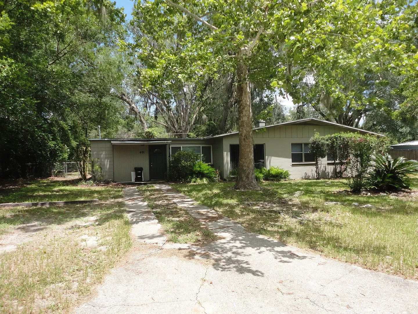 4 Bedroom/2 Bath located in Golf Club Manor — Photo 1