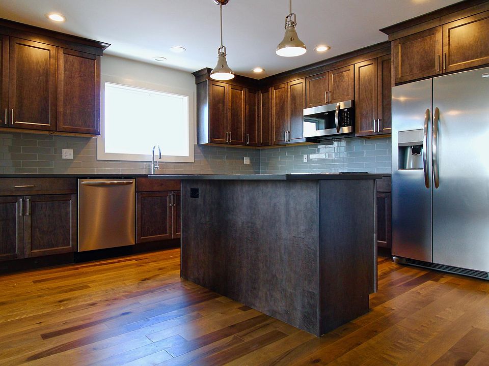 1st image of 170 Courtland St #3