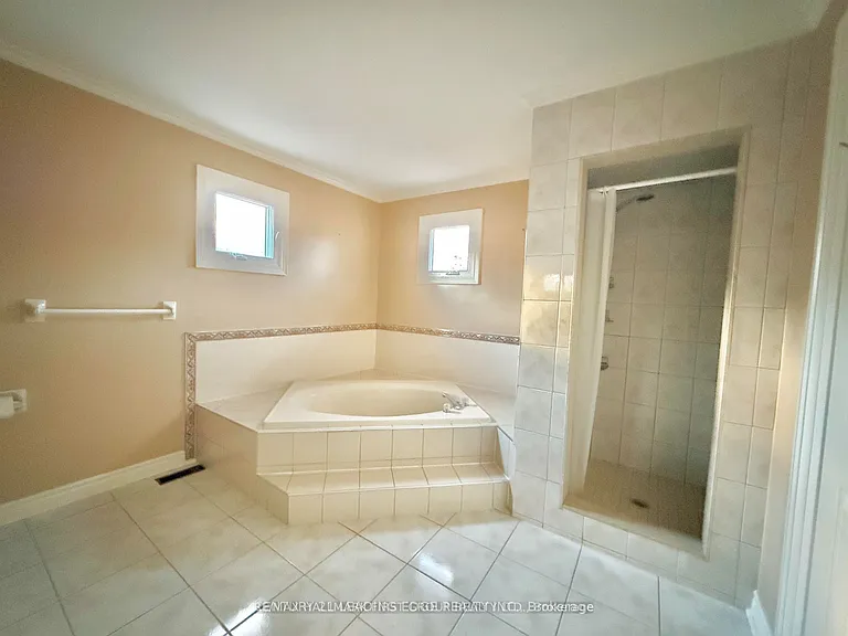 492 Palmtree Cres — Photo 10