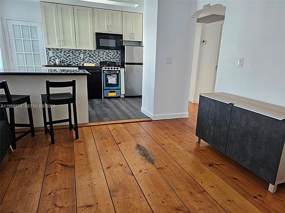 5th image of 622 15th St APT 3