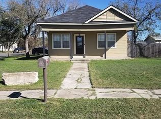 502 E Prairie St, Cuero, TX 77954