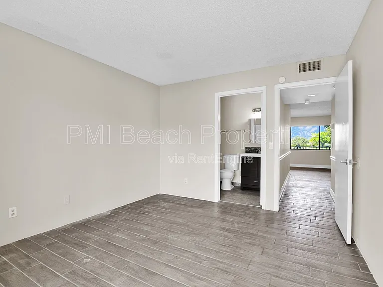 414 Meadows Cir — Photo 12