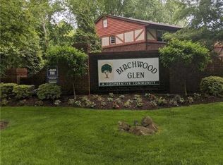 21 Glen Hollow Dr APT G12, Holtsville, NY 11742