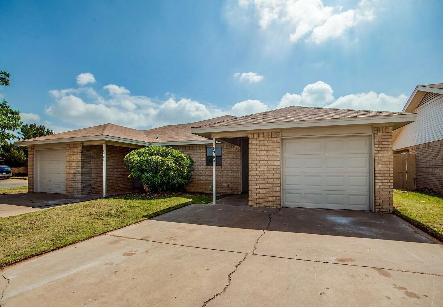2 bed, 1.5 bath, 1029 sqft, $1,295 — Photo 2