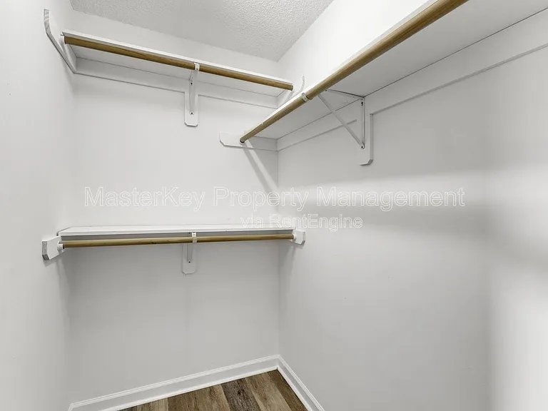 715 Proctor St — Photo 10