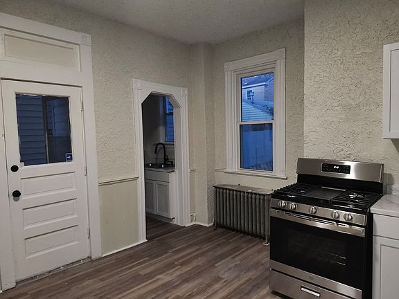4th image of 211 Walter St