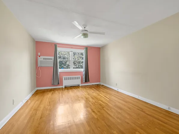 226-09 Union Tnpk image 5 of 8