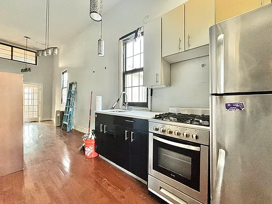 Rented by Real Street Inc | media 4